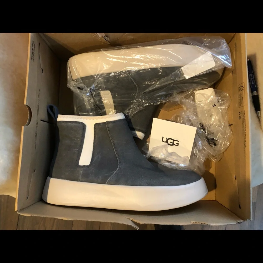 UGGS bag in black gently used.  Brand new UGGS grey shoes sneaker size 10! - Picture 9 of 9